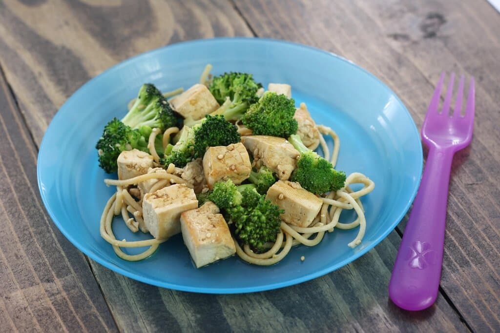 Chinese kool wokgroenten met tofu